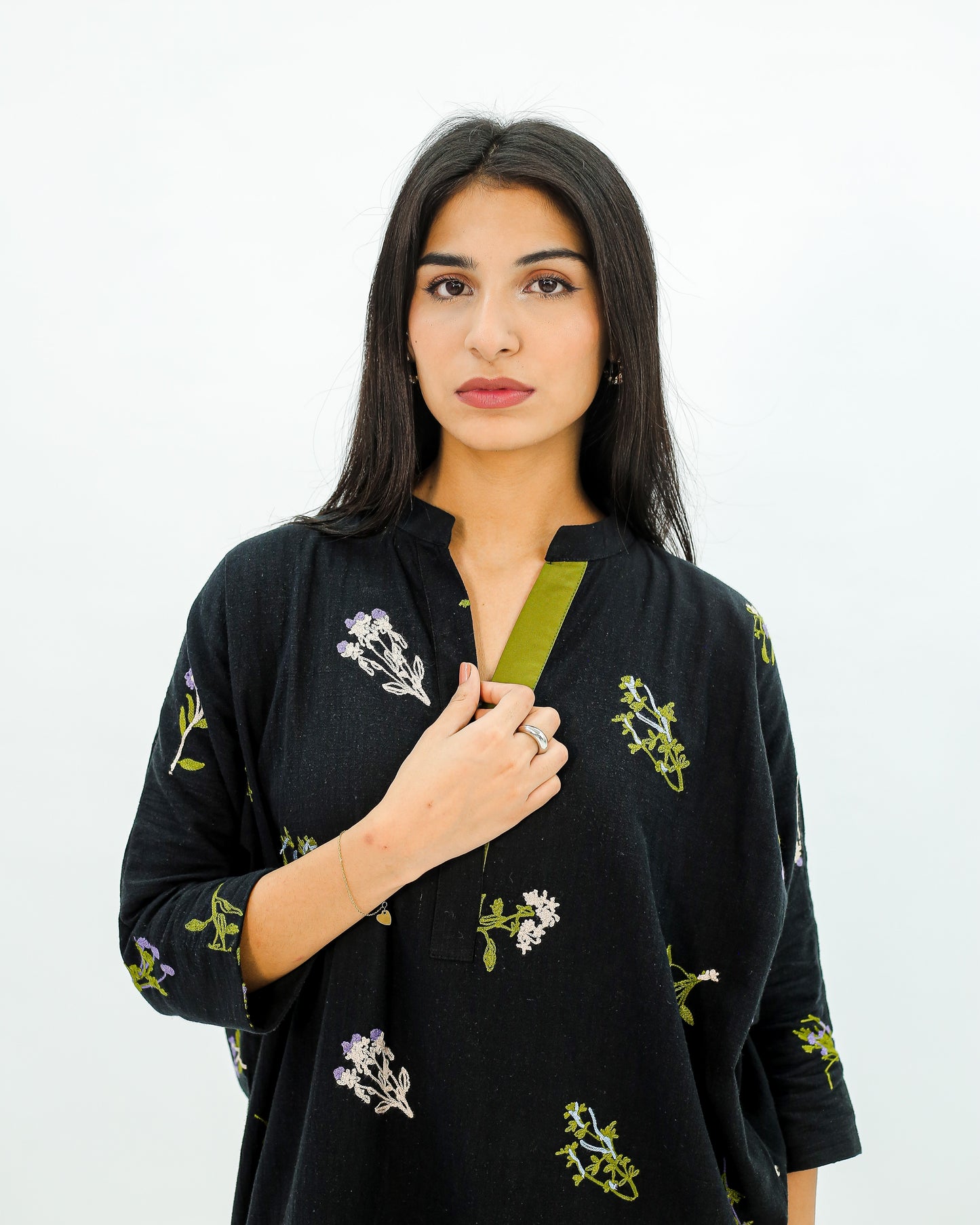 Noir Essence – Embroidered Cotton Kurta