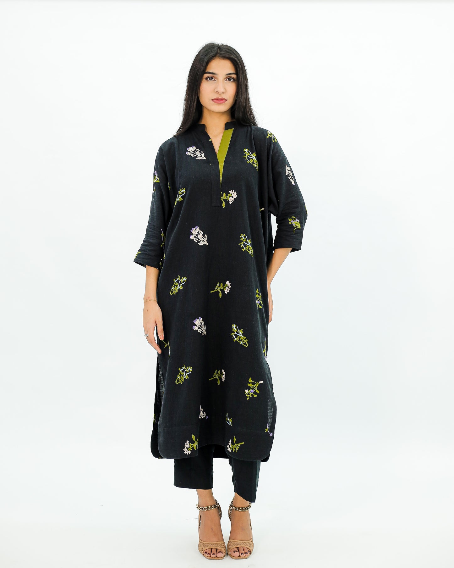 Noir Essence – Embroidered Cotton Kurta