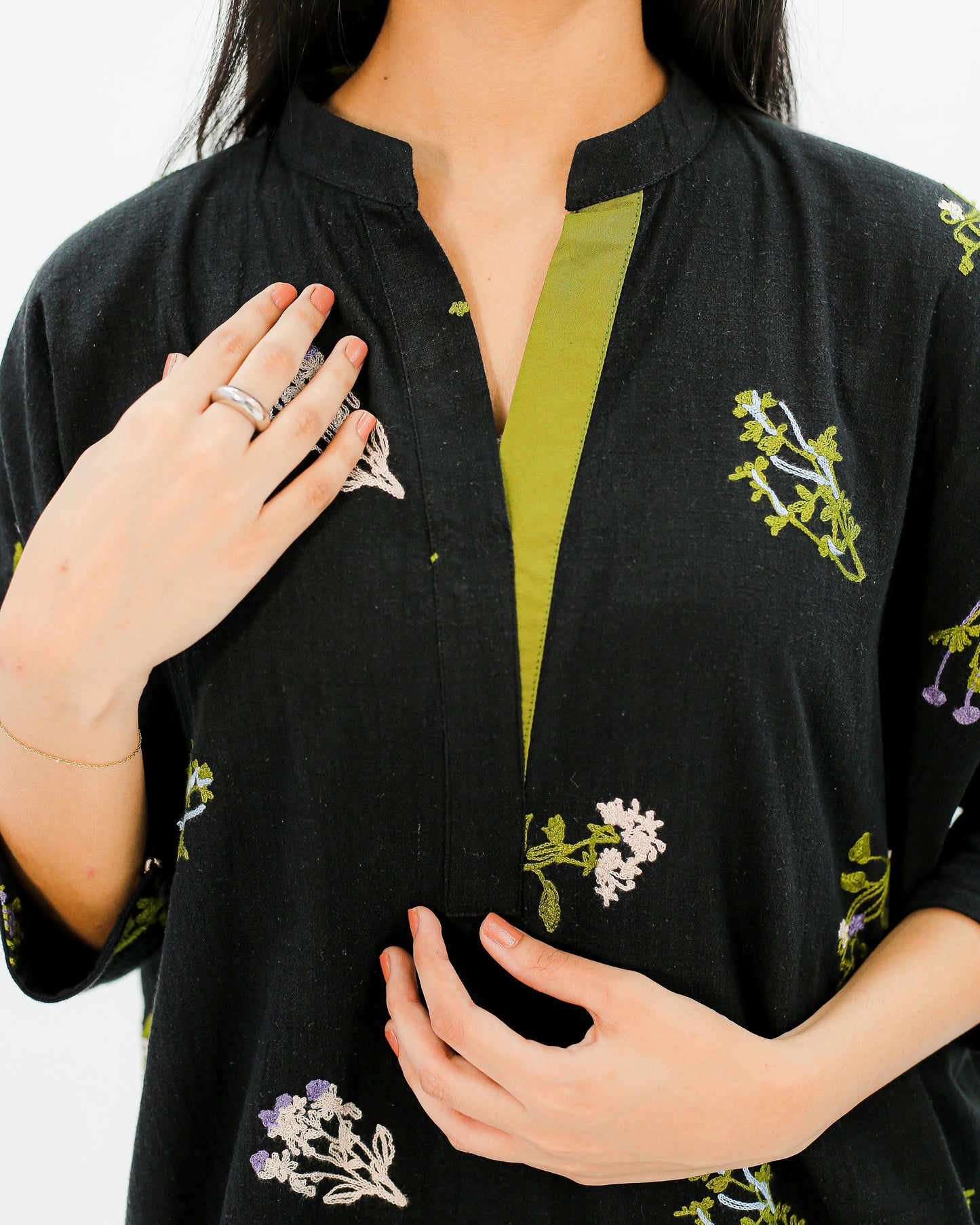 Noir Essence – Embroidered Cotton Kurta
