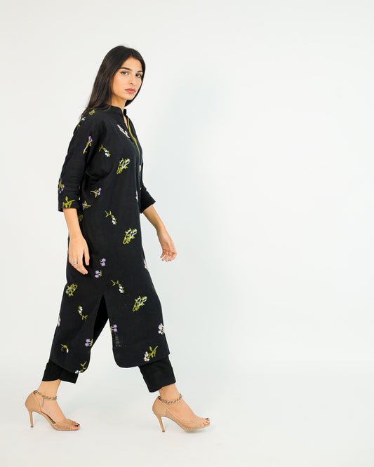 Noir Essence – Embroidered Cotton Kurta
