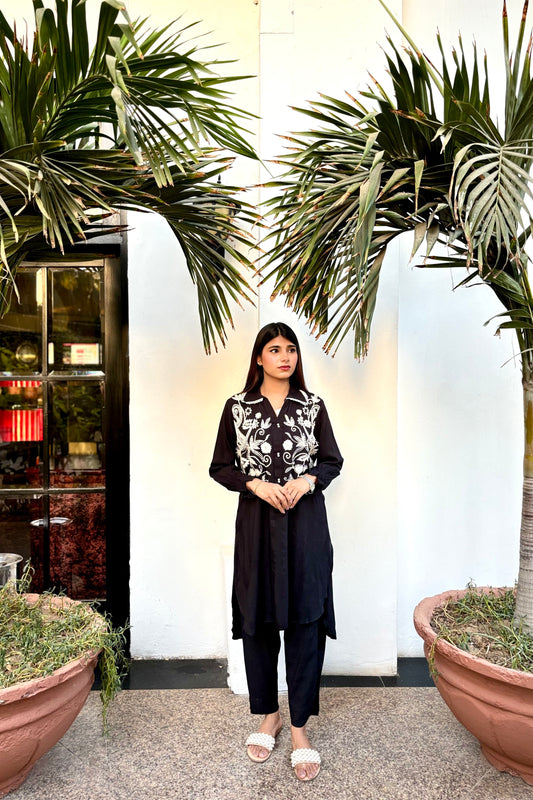 BLACK EMBROIDERED KURTA
