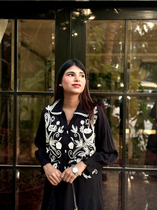 BLACK EMBROIDERED KURTA