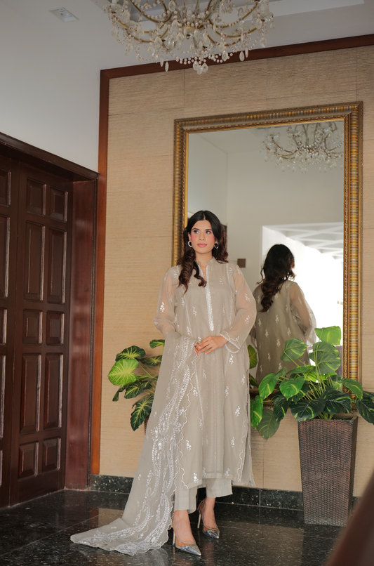 Hala Kurta